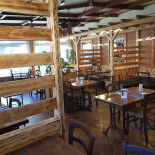 Auberge Au Milieu Du Monde