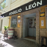 Rogelio León
