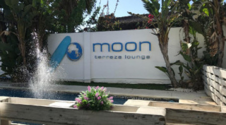 Moon Terraza Lounge