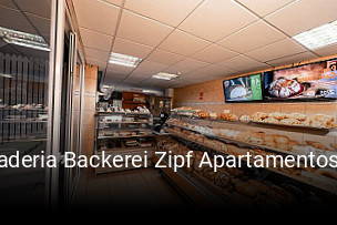 Reserve ahora una mesa en Panaderia Backerei Zipf Apartamentos Aloe